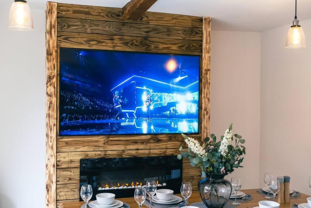4 Bedroom - Sleep 9 Home In Cheadle Staffordshire - Alton Towers Polar Express Dimmingsdale Peak District Trentham Gardens Water World المظهر الخارجي الصورة